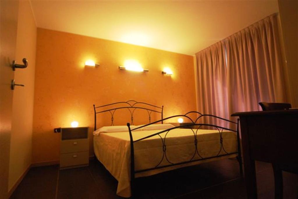 Residence & Suites Solaf Bonate di Sopra Phòng bức ảnh