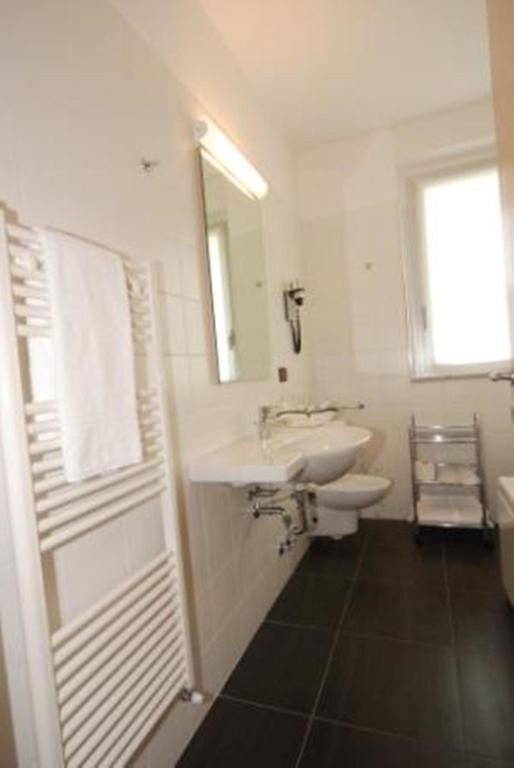 Residence & Suites Solaf Bonate di Sopra Phòng bức ảnh